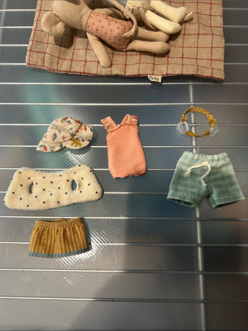 Maileg Mouse Dolls Brother and Sister with Accessories - Picture 9 of 9